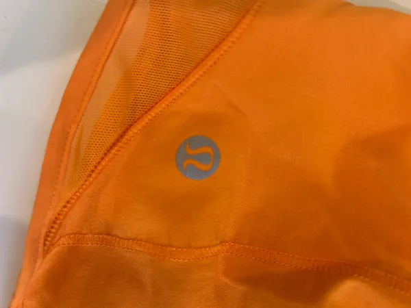 Lululemon Shorts Hotty Hot 2.5" Low-Rise - Image 4