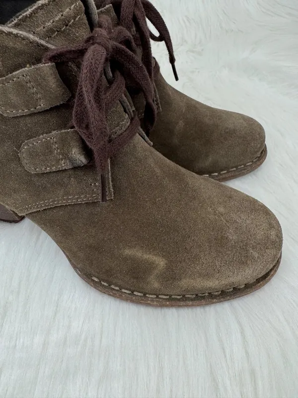 NWOT Clarks Artisan Carleta Lyon Suede Ankle Bootie Boots 7.5W Taupe Block Heel - Image 10