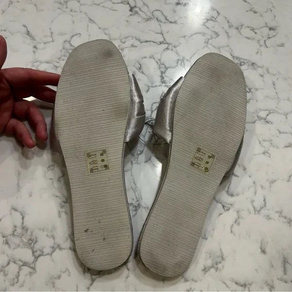 Draper James Silver Bow Slid Slip On Sandals‎ Size Small - Image 2