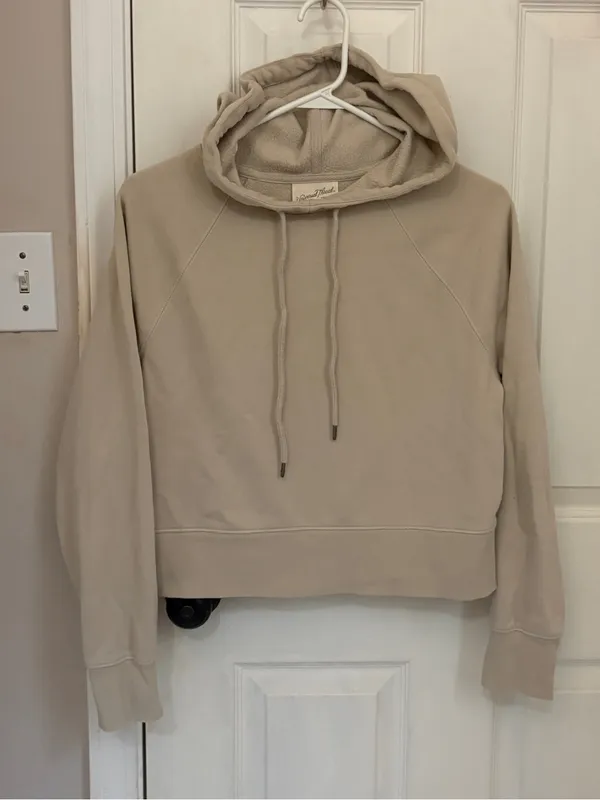 Universal Thread Cropped Pullover Hoodie in Beige - Image 2