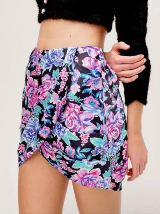 For Love & Lemons Women's Morgan Floral Printed Ruched Mini‎ Skirt Size Small - Image 3