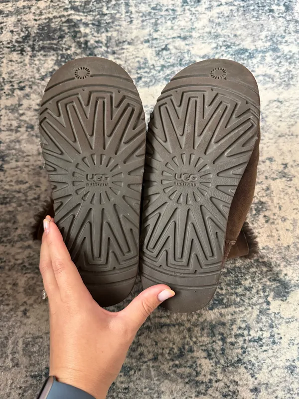 UGG Bailey Button - Image 4