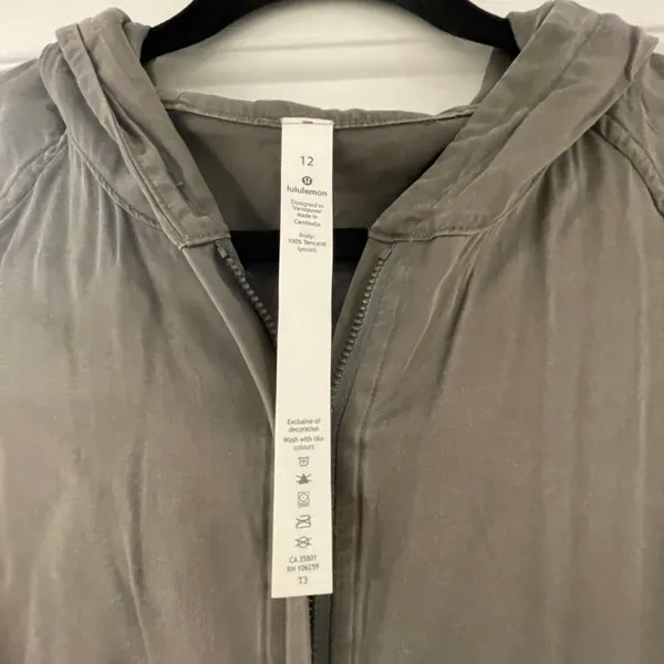 Lululemon City Stroll Green Cropped Zip Pullover Hoodie Size 12 - Image 2