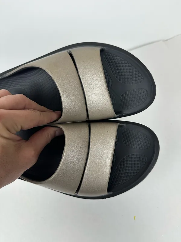OOFOS OOmega OOahh Luxe Womens Size 8.0 Latte Platform Recovery Slide Sandals - Image 5