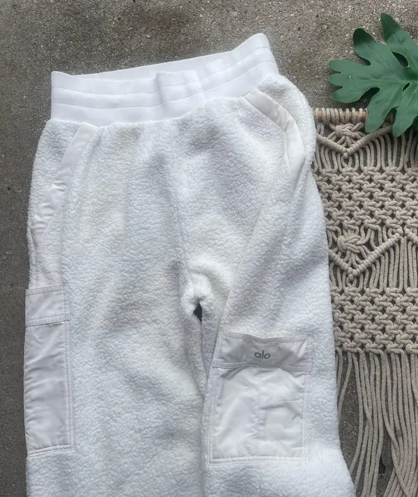Alo Sherpa High Waist Sweatpants Size Small - Image 5