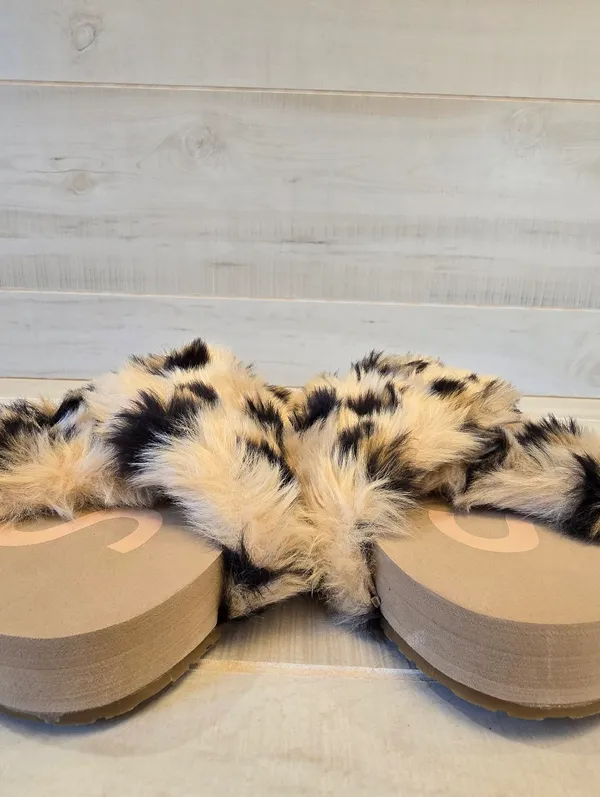 {7} TOMS Susie Eva Leopard Slippers Fuzzy Furry Black Tan Loungewear - Image 4