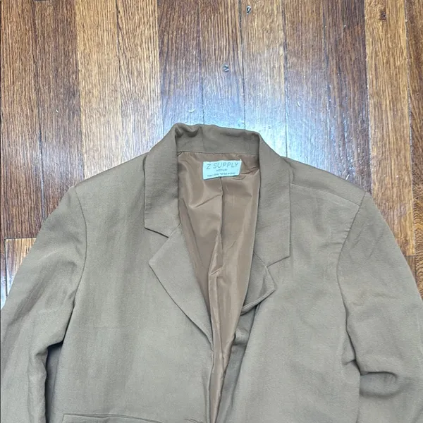 Z supply NWOT tan cropped blazer - Image 3