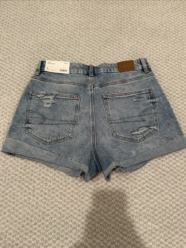 NWT American Eagle Curvy Mom Jean Shorts - Image 3