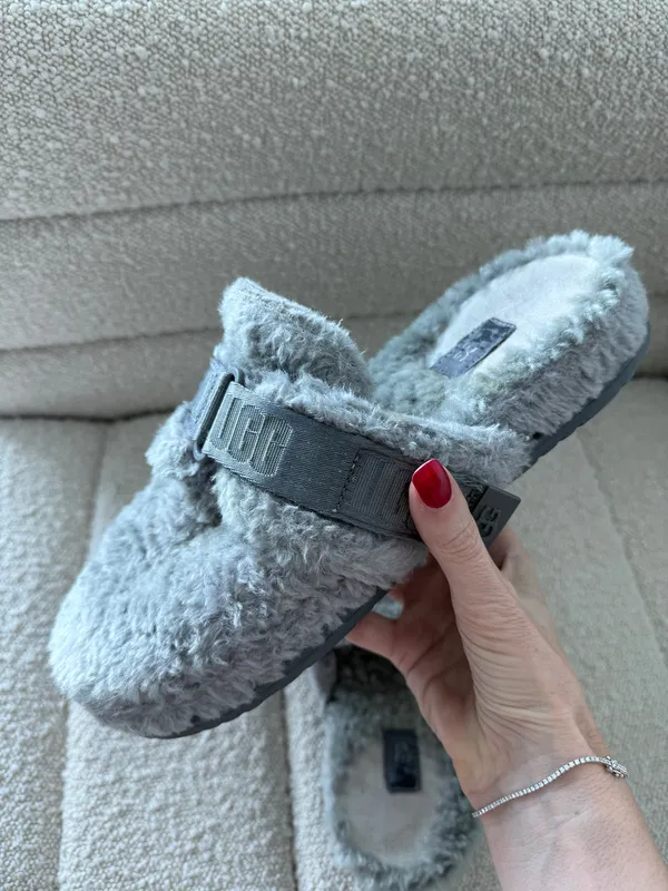 UGG Slides Fur  - Image 3