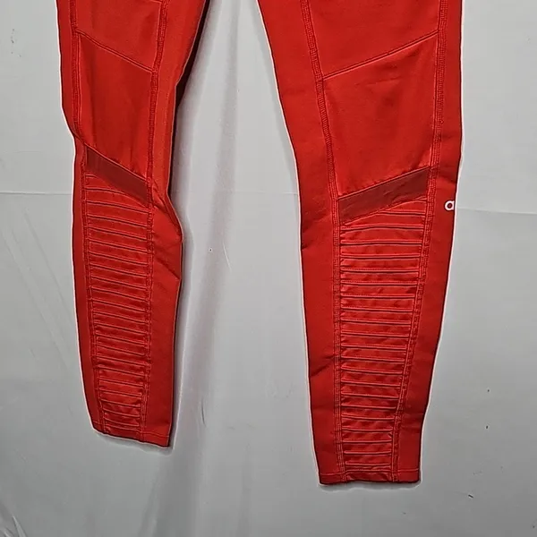 Alo yoga high rise workout moto leggings red cherry sz Medium - Image 4