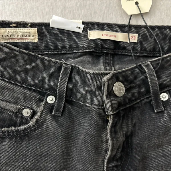Levi’s Low Loose Women’s Jeans 23 Faded Black Relaxed - Image 2