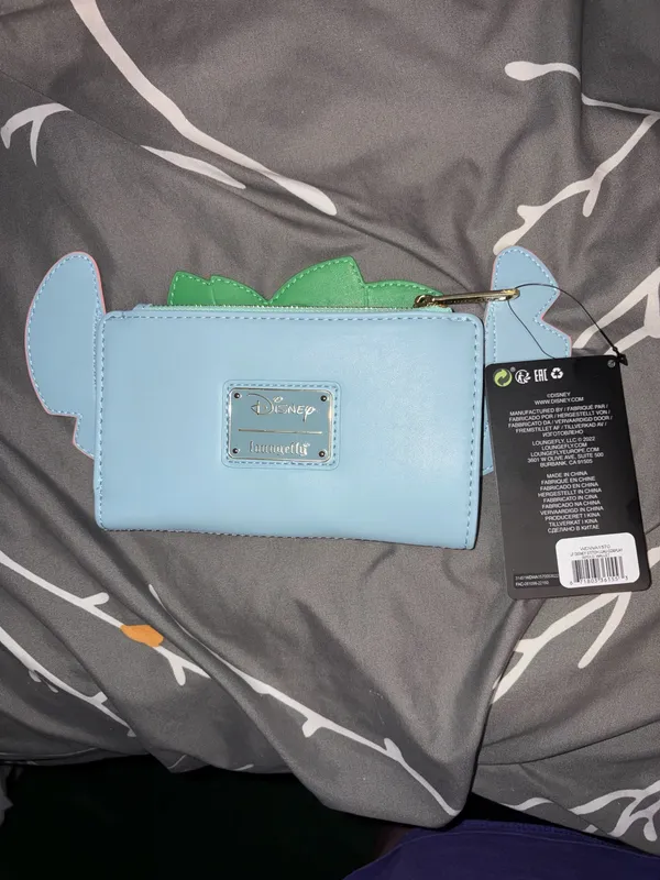 Loungefly Disney Lio & Stitch Luau Stitch Bifold Wallet New with Tags NWT - Image 3