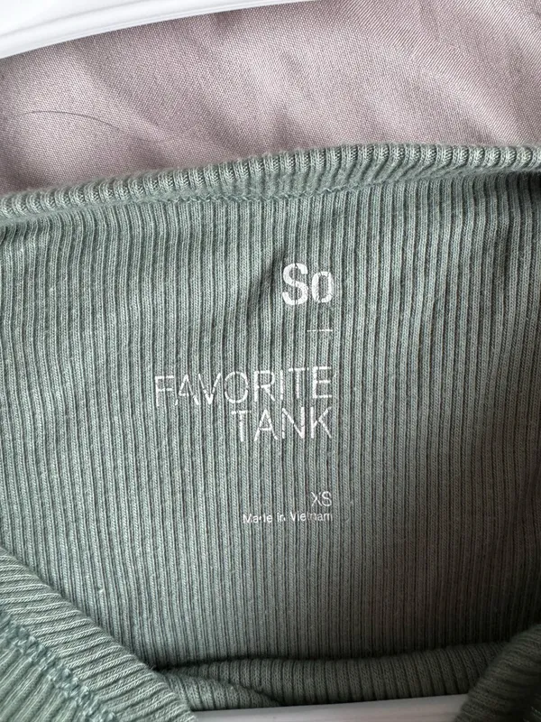 Green tank top - Image 2