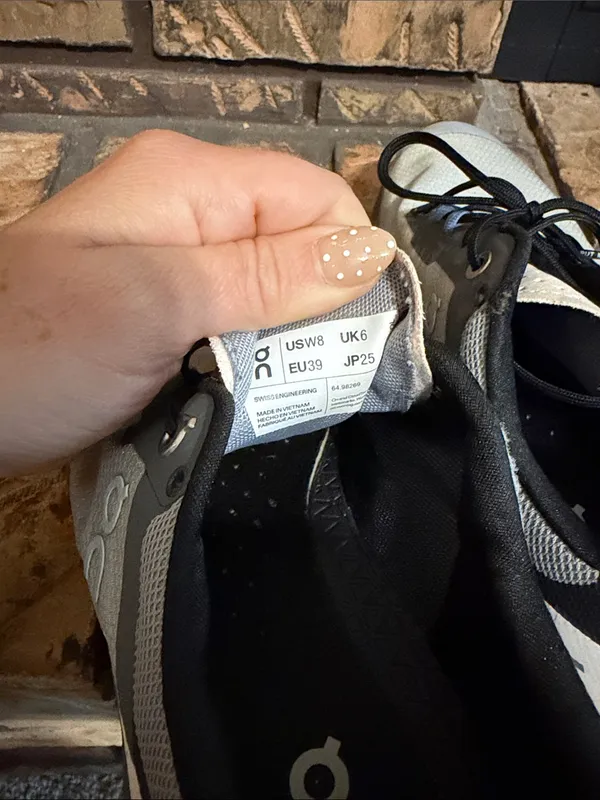 On Cloudvista Women’s Trail‎ Running Shoes Alloy/Black Size 8 - Image 2