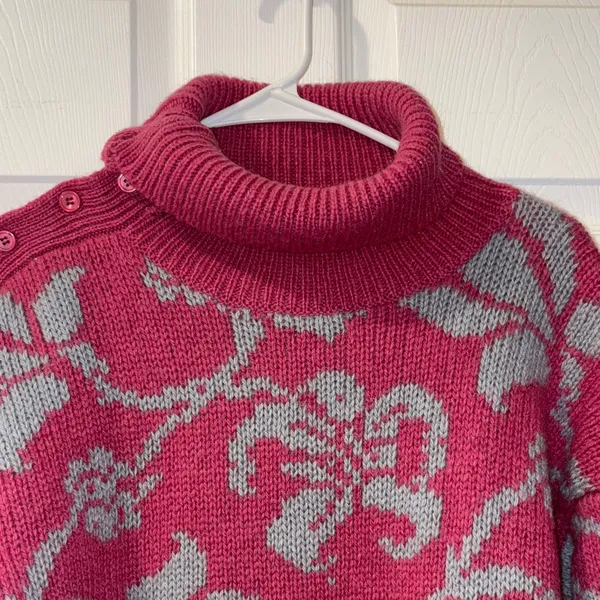 Vintage Woolrich Pink and Gray Floral Turtleneck Sweater - Image 4