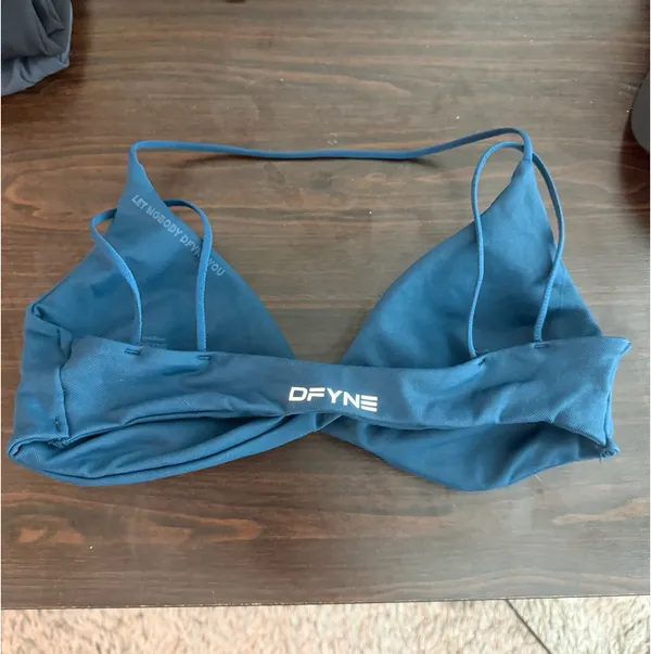 Dfyne Vision Twist Front Sports Bra - Image 2