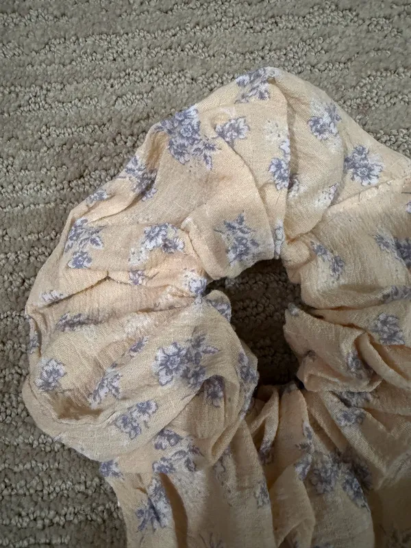 Kaxi Oversized Peach and Purple Floral Hair Scrunchie - Image 3