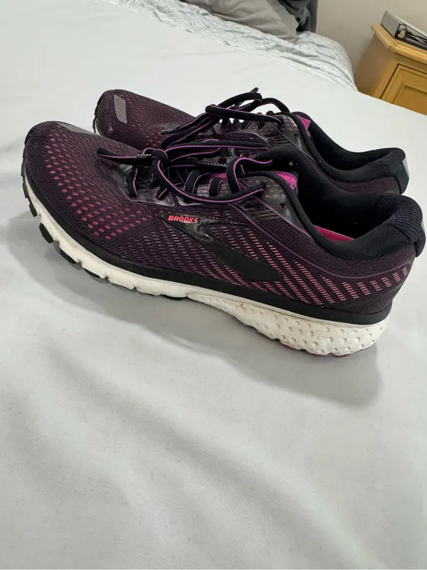 Brooks ghost 12 running shoes size 8 - Image 2