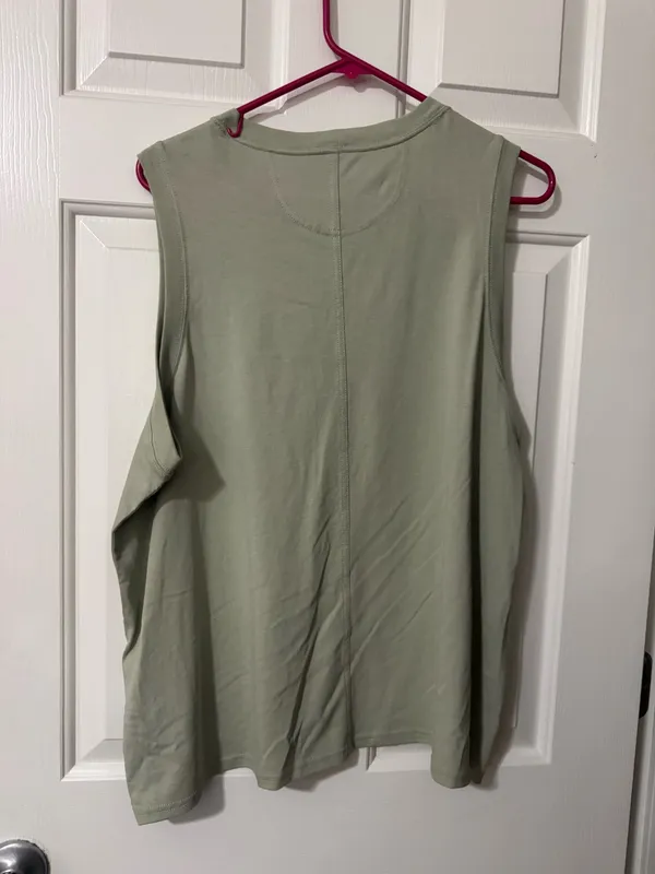 Carhartt mint been tank top Xl - Image 3