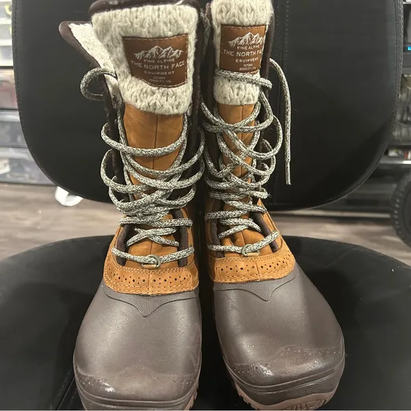 The North Face Shellista Water Proof Brown and Cream Snow Boots - Image 2
