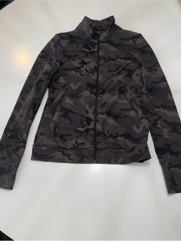 Fornia Camo Zip - Image 3