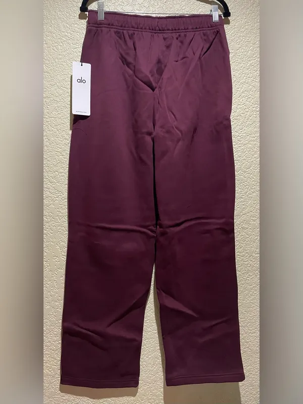 Alo Yoga NWT Accolade Straight Leg Sweatpants Burgundy Size M - Image 4