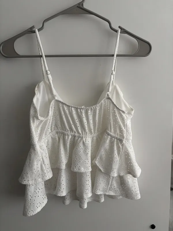 White ruffle tank Size M - Image 3