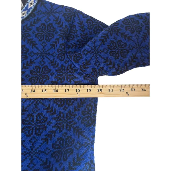 L.L. Bean Vintage Women's Medium‎ Fair Isle Winter Blue Knit Sweater Winter - Image 7