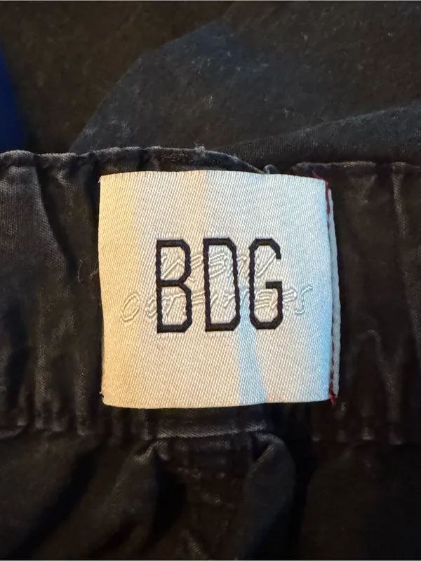 BDG urban outfitters black wide leg cargo jeans sz 6 - Image 6