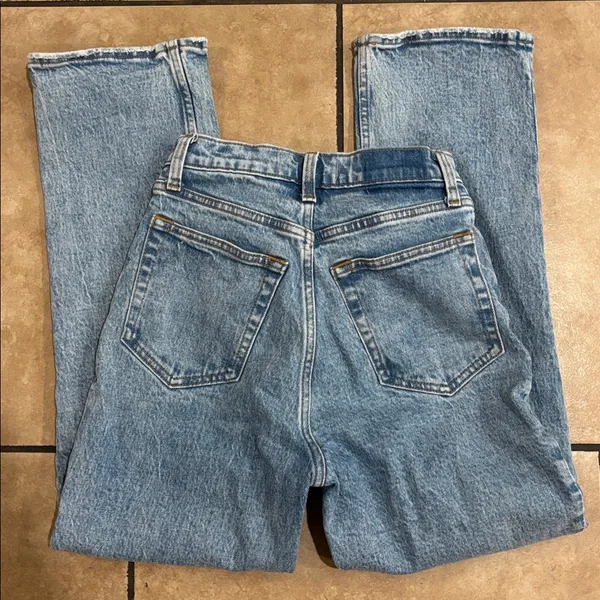 Abercrombie 90s Straight Ultra High Rise Jeans in Curve Love - Image 4