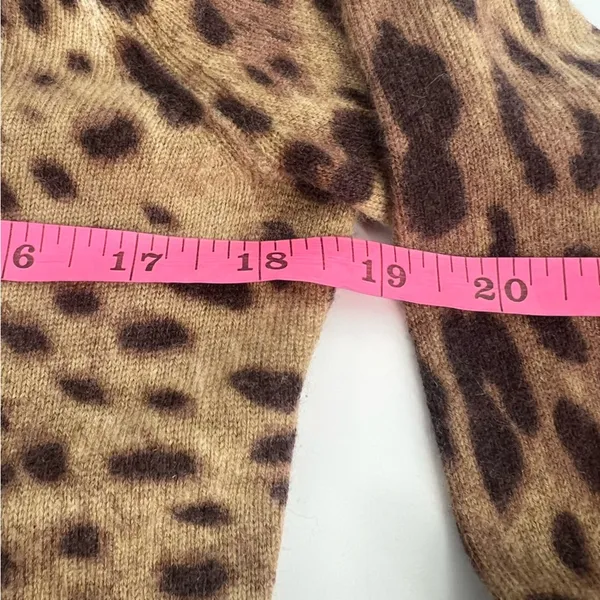Neiman Marcus collection‎ cashmere fur trim leopard sweater sz L - Image 4