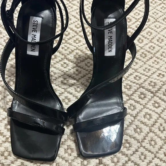 Steve Madden Black and Gold Strappy Heels - Image 4
