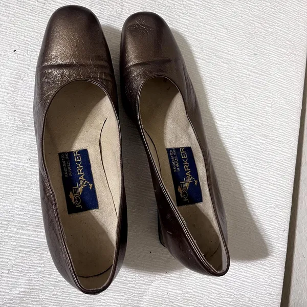 Joel Parker Italy Bronze Metallic Leather Block Heel Pumps Greek Key Detail sz 5 - Image 5