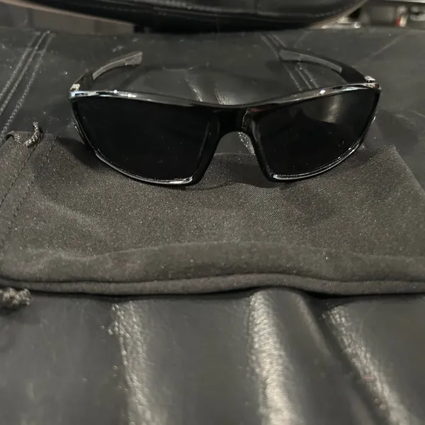 Polarized Unisex Black Frame Sunglasses with Dark Lenses unisex NWOT - Image 10