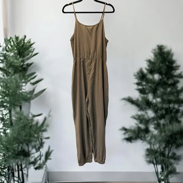 Umgee NWT Jogger Style Jumpsuit Large - Image 2