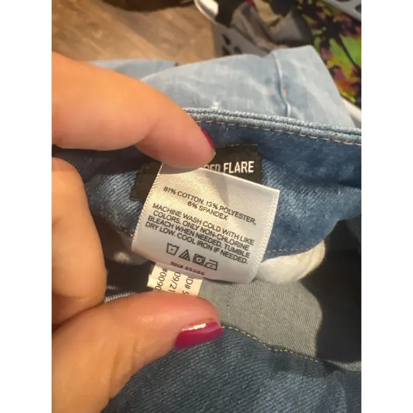 Express High Rise Cropped Flare Ultra Hyper Stretch jeans - Image 4