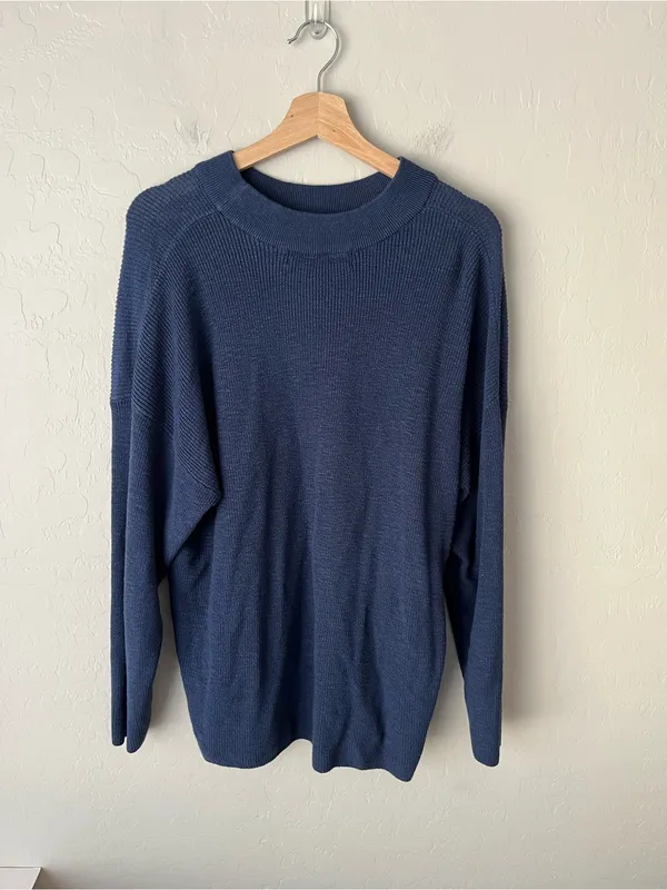 Free People Beach Navy Blue Knit Oversized Sweater Size Medium - Image 2
