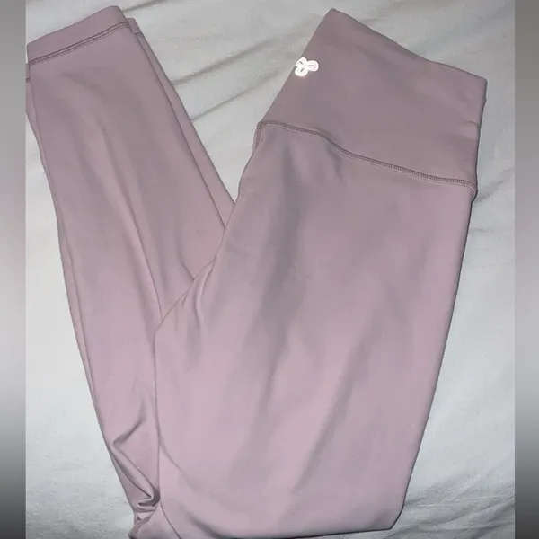 Aritzia golden BUTTER Cheeky Hi-Rise 26" Legging size 10 in dusty pink - Image 6