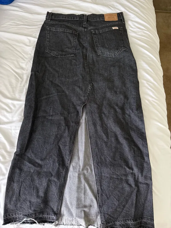 Levi's Black Jean Skirt - Image 2