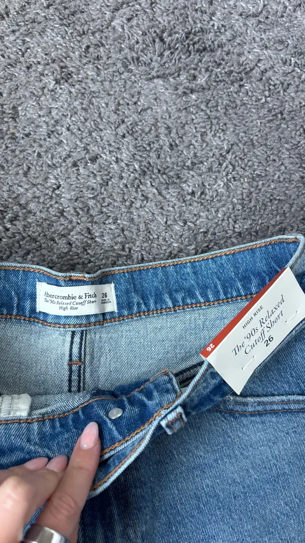 Abercrombie The 90s Relaxed Cut-Off Shorts - Image 3