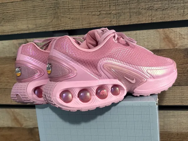 Women’s Nike DN8s size 9 - Image 5