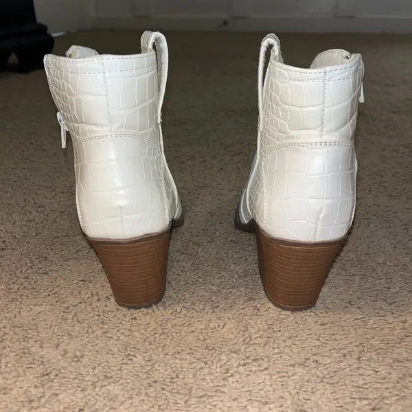Belk Short white cowboy boots - Image 3