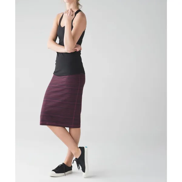 Lululemon Tube And From Skirt Cyber Red Grape Bordeaux Drama Size 6 - Image 7