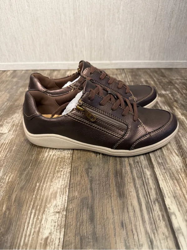 Clarks Women’s Metallic Bronze Low-Top Sneaker with Side Zip Size 8.5 - Image 8