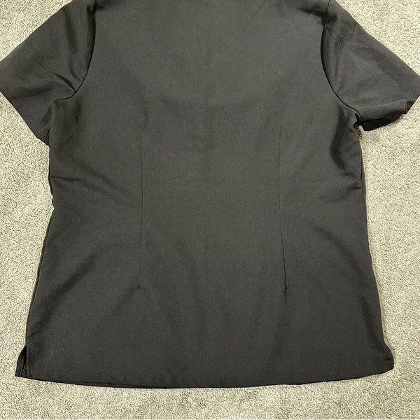 Figs Women’s Casma Three-Pocket Scrub Top Shortsleeve in Black Size L - Image 8