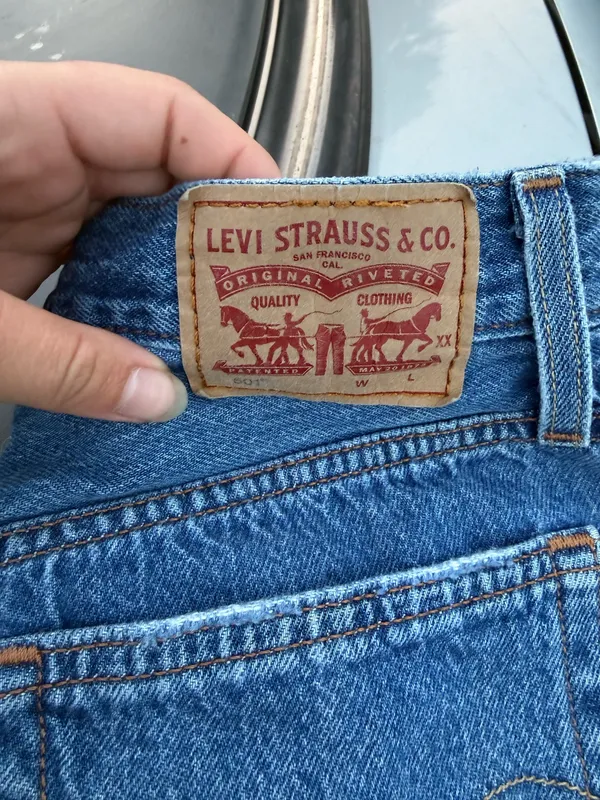 Levi’s Shorts Denim High-Rise Distressed - Image 3
