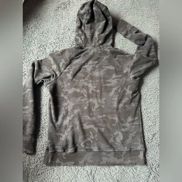 Lululemon Scuba Pullover Hoodie size 6 Camo Faded Gray - Image 6