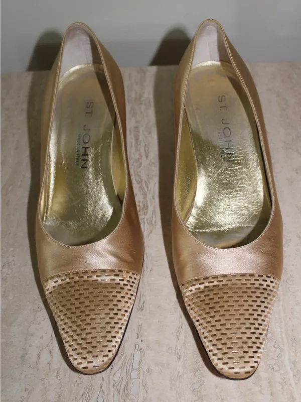 St. John Gold Heels Size 8B - Image 2
