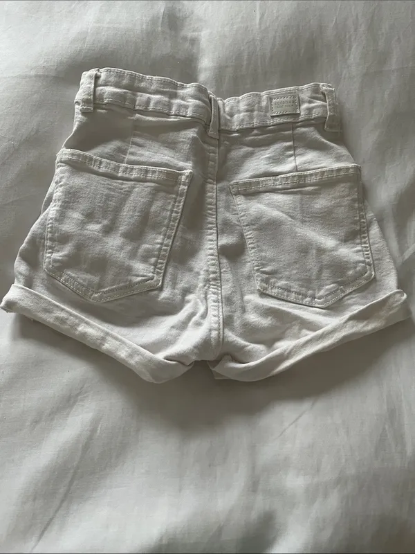 Bershka | Super High-Rise Fitted White Denim Cuffed Shorts XXS - Image 3