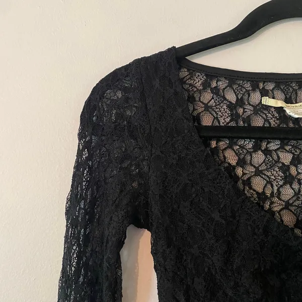 Kimchi Blue Black Lace Long Sleeve Top Coquette Whimsy Fairy Women's size Medium - Image 3